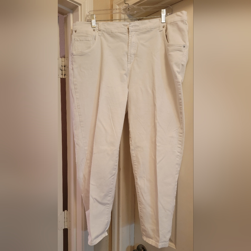 DRESSBARN W62 WHITE MODERN FIT BOYFRIEND CROP JEANS